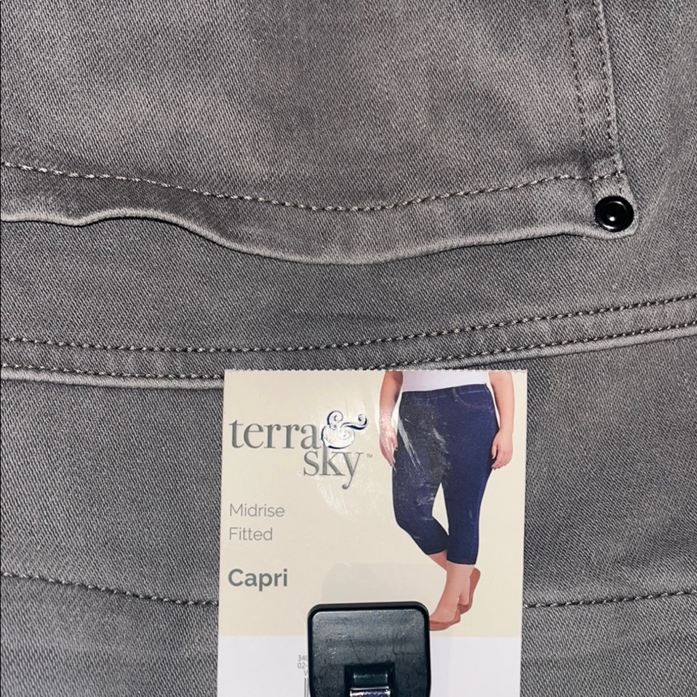 Terra & Sky Gray Midrise Capri